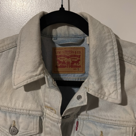 Levi’s denim jacket - flower embroidered sleeves - Picture 3 of 4